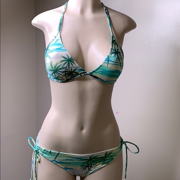 Swims Other - bikini top in  size medium